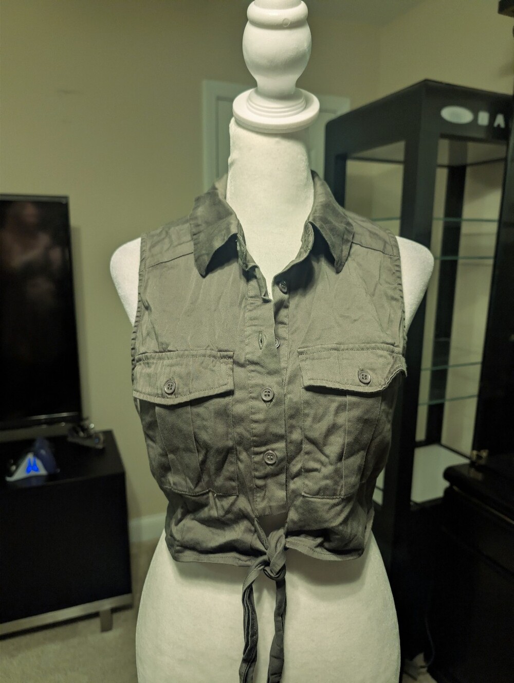 Forever 21 Sleeveless Crop Button-Front Tie Hem Shirt - Olive Green